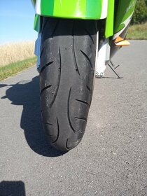Kawasaki ZX 12R - 10