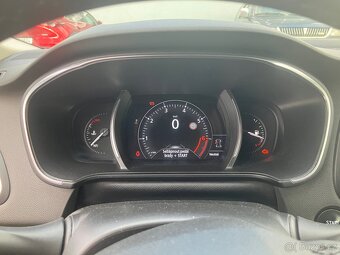 Renault Megane 1.3 TCe - 10