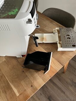 Plne funkčný automatický kávovar Delonghi - 10