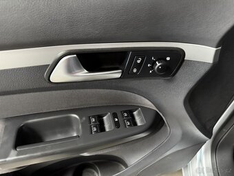 Volkswagen Touran 1.6 TDI , 77 kW nafta, 2011 - 10