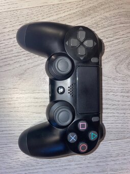 PS4 pro 1TB + 3 ovladače + ps4 kamera - 10