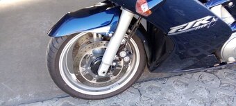 Yamaha FJR 1300 - 10
