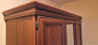 Obyčejné i luxusní skříně. - 10