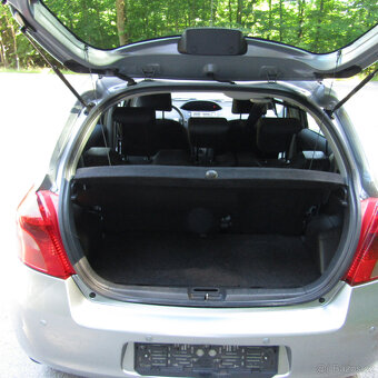 Toyota Yaris II 1,3VVT-i 64kw, AUTOMAT, Klimatizace - 10