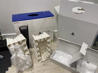 PlayStation 5 – disková verze + 2× DualSense + 8 her - 10