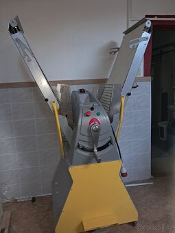 Fermentační komora, pec na koláč / pizzu a vyvalovačk těst - 10