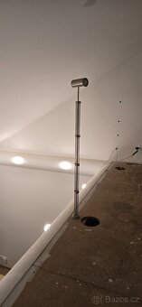 Prodám set skleněný jídelní stůl a nerez židle - 10