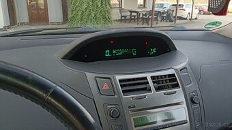 Daihatsu Charade 1.3I 73 KW - 10