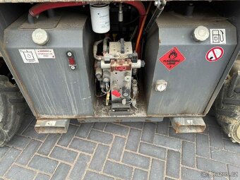 TERÉNNÍ NŮŽKOVÁ PLOŠINA SKYJACK SJ 6832 RT - 10