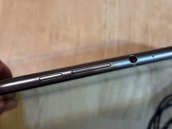 Samsung Galaxy Tab 8.9 na díly + obal a kabel - 10