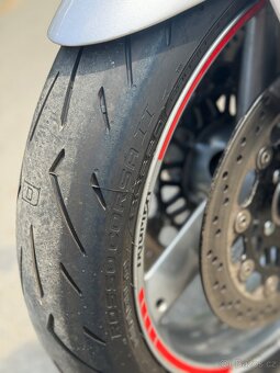 Triumph Speed Triple 955i - 10