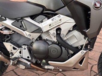 Honda VFR 800 X Crossrunner 2015, najeto 16900km - 10