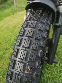 Brixton 125, nový, škrábanec na nádrži. - 10