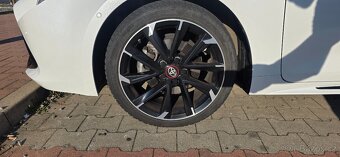 Toyota Corolla GR Sport Dynamic 2.0 2022 hybrid - 10