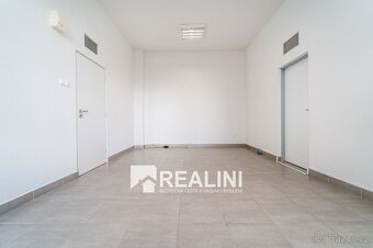 Na prodej obchodní prostor o velikosti 832m2 v centru Karvin - 10
