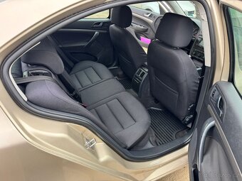 ŠKODA OCTAVIA 2.0TDI 103KW ELEGANCE - XENONY - 10