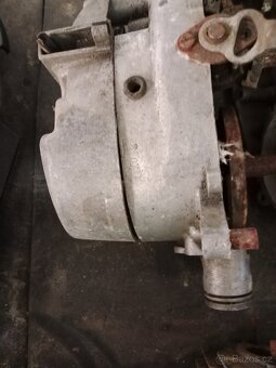 Rozebrány komplet motor pionýr na go. - 10