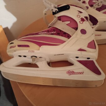 Prodám nevyužité dívčí brusle vel.35-38 - 10