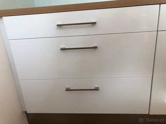 Kuchyňská linka s komplet spotřebiči - 10