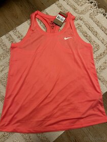 Nove tricko na cviceni Nike s visackou - 10