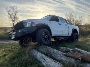 DODGE RAM 5.7 HEMI V8 4x4 možná výměna - 10