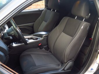 Dodge Challenger, 5.7 V8 - MANUAL - krásný stav - 10