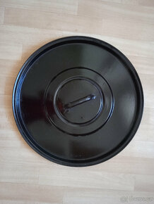 Starší věci do kuchyně, nůž, pekáče, dřevěný váleček atd. - 10