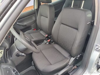 Volkswagen Golf 1,4i 16V / klima / 5-dveří / - 10
