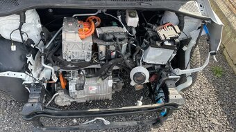 Volkswagen eUP 61kW 36kWh - havarovaný - pojízdný - 10