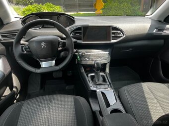 Peugeot 308 SW 1.2i 81KW Automat r.v2018 Nové v ČR - 10