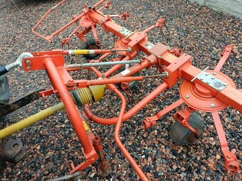 4,0m Obraceč sena FELLA TH400 DN - lehký jen 260kg - 10