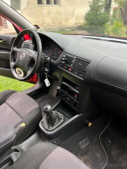 Volkswagen Golf IV 1.6 - 10