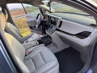 Toyota Sienna XLE AWD - 10