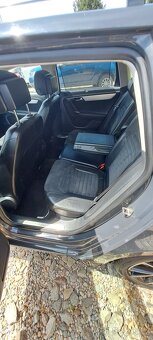 Volkswagen Passat 2.0 TDI 130kW DSG HIGHLINE - 10