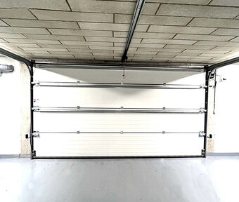 PRODÁM KRYTÉ  GARÁŽOVÉ STÁNÍ -  Brno, U Leskavy - 10