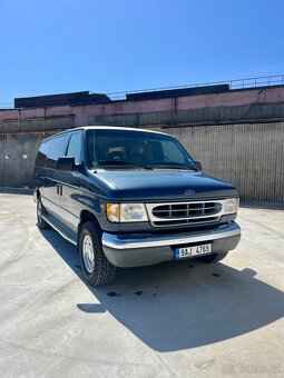 V10, Ford E350, obsah 6,7 litru, 7 místné - 10