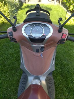 Piaggio Beverly 350 - 10