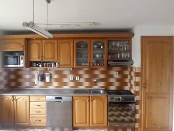 Rustikální dřevěná kuchyňská linka vč. spotřebičů - 10
