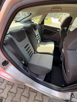 FORD FOCUS 1,6 16V - 10