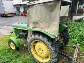Traktor John Deere - 10