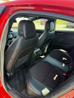 Jaguar XE 2.0D R-Sport - 10