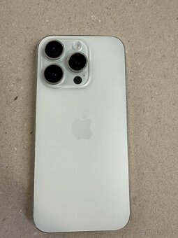 iPhone 15 pro 128GB bílý Titan - 10