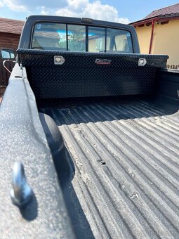 Ford F250 4x4 manuál benzin 7,5l - 10