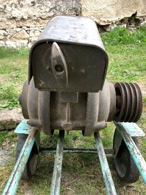 Cirkulárka s dlabačkou a stojan dlabačky. - 10