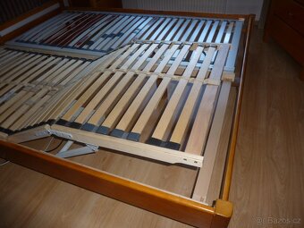 Dřevěná manželská postel 180 x 200 cm - 10