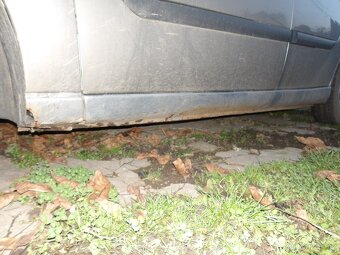 Ford Focus sedan benzín - 10