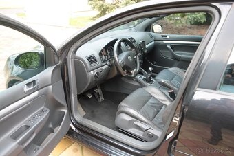 VW Golf R32 Manual - original stav - kosmetické vady - 10