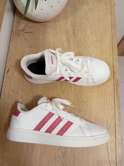 Adidas dámské tenisky vel. 38 - 10