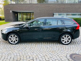 Volvo V60 2.4D5 5-VÁLEC MANUÁL VÝHŘEV KAMERA TAŽNÉ SERVISKA - 10