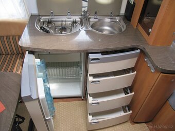 Prodám karavan Hobby 460 ufe,r.v.2010 + mover + předstan - 10
